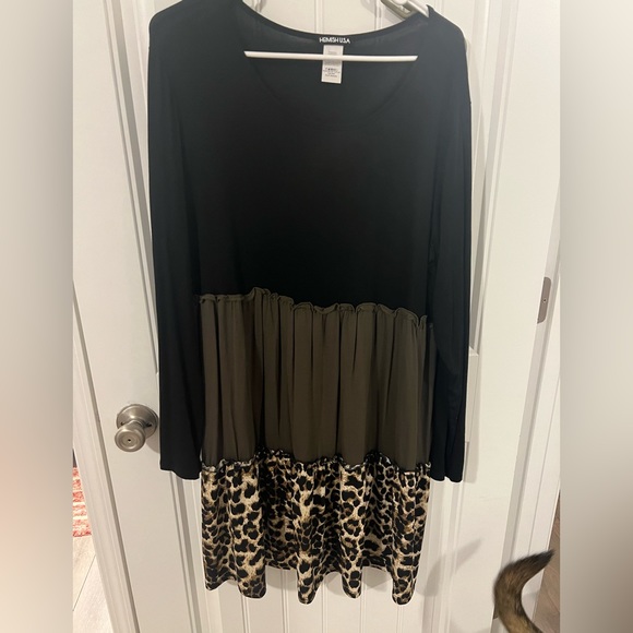 HEIMISH USA Tops - Ladies Black, green, and cheetah long sleeve dress / tunic